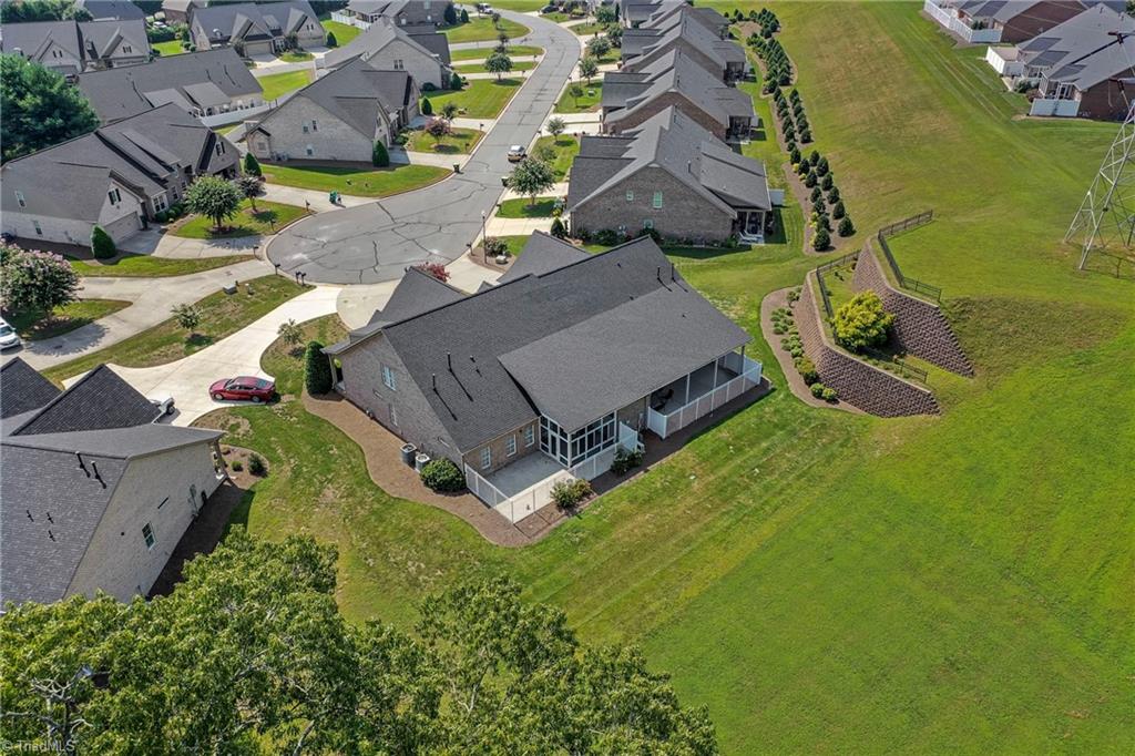 Photo 9 of 41 of 1003 Plantation Village Drive townhome