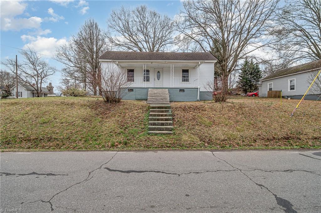 Photo 2 of 18 of 1428 Ridge Avenue house