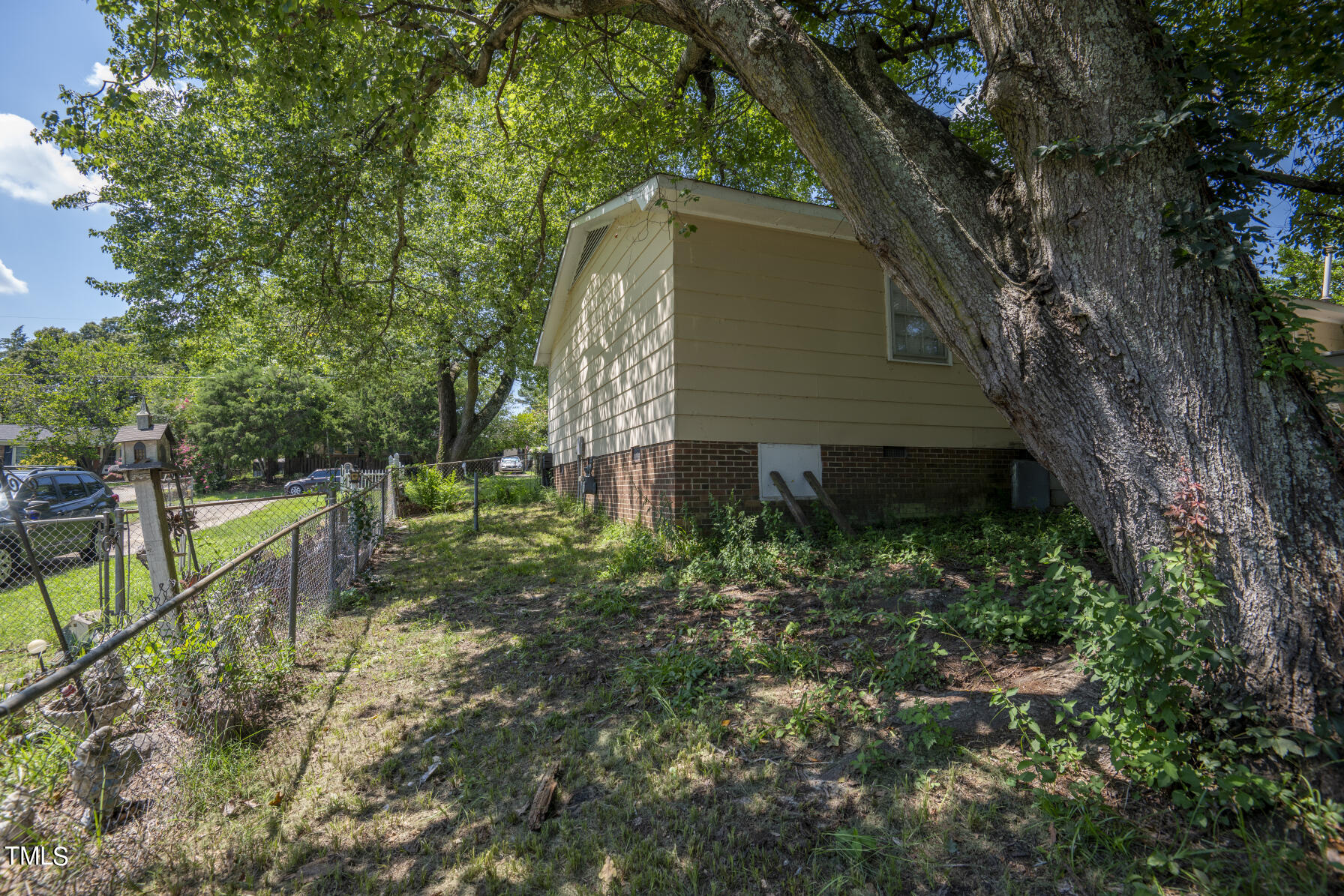 Photo 19 of 23 of 2615 Dinsmore Drive house