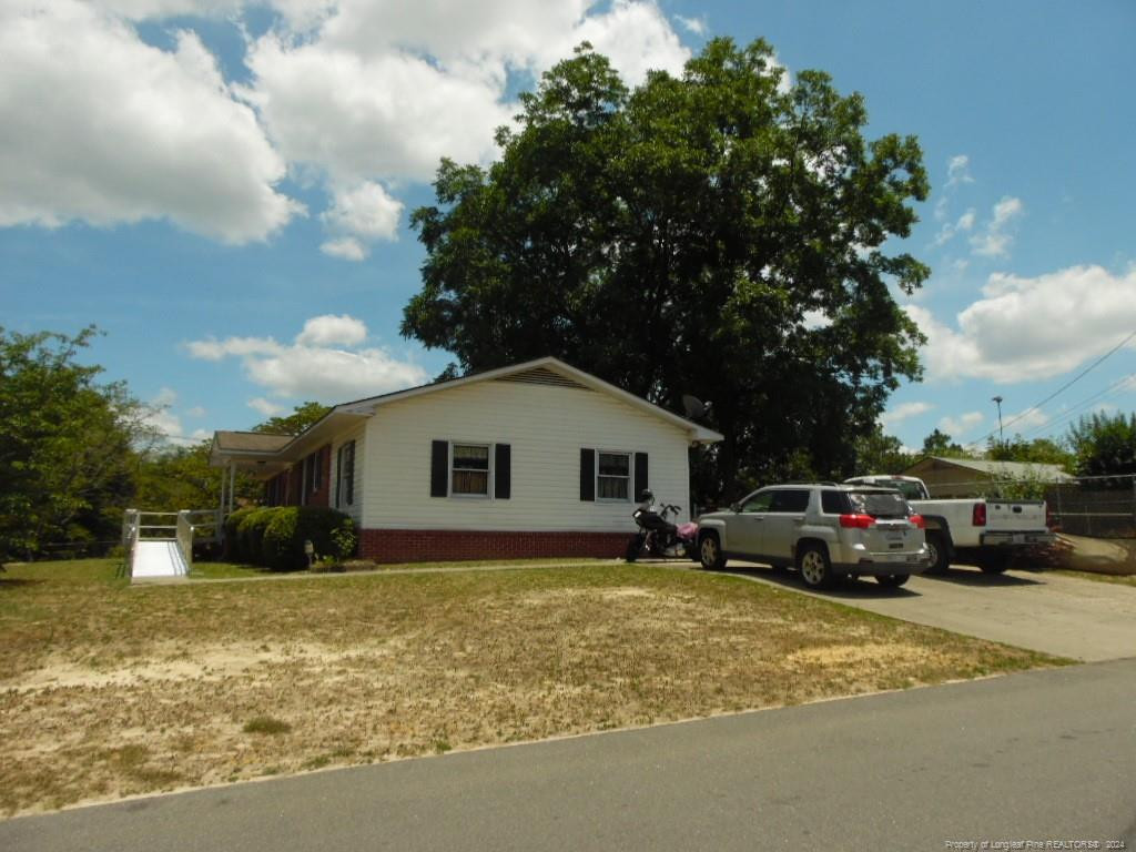 Photo 3 of 22 of 230 Vineland Drive house