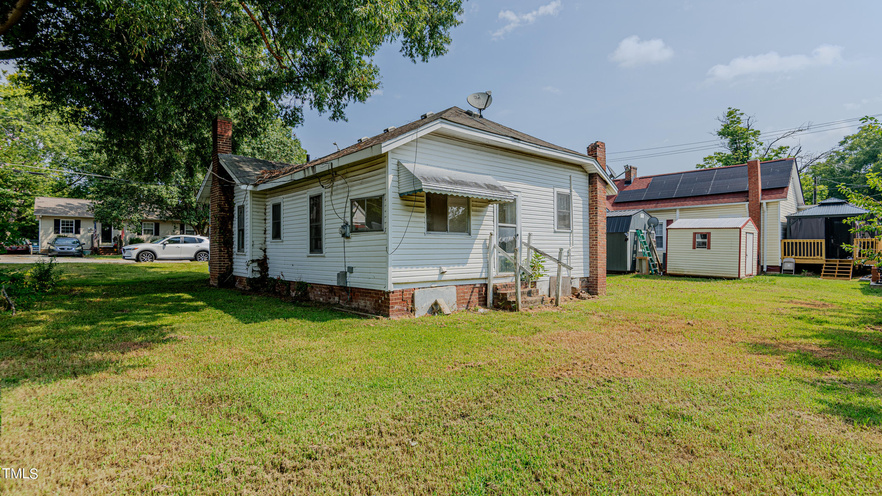 Photo 4 of 24 of 402 Poplar Street house