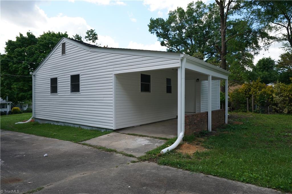 Photo 12 of 15 of 2903 Dexter Avenue house