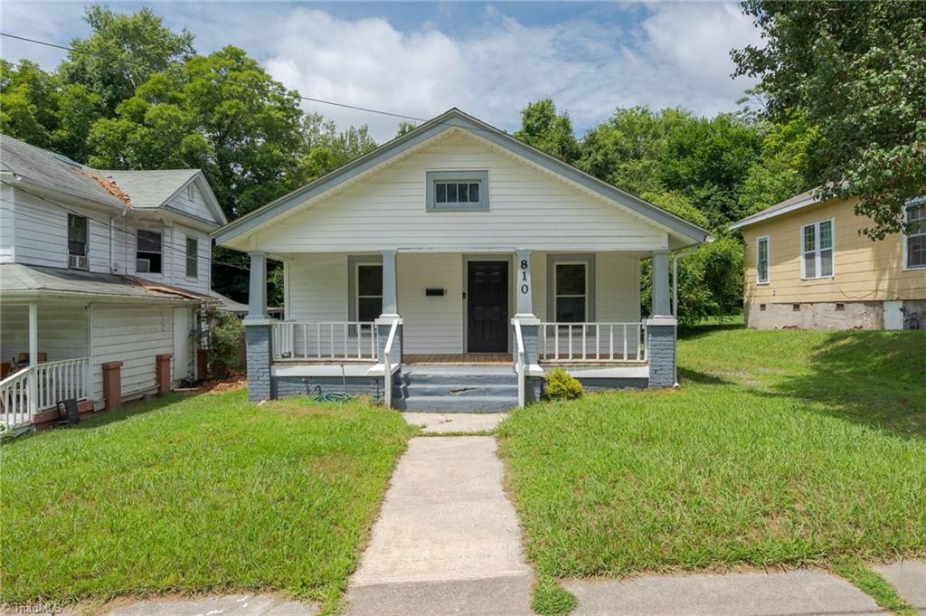 Photo 3 of 38 of 810 Dillard Street house