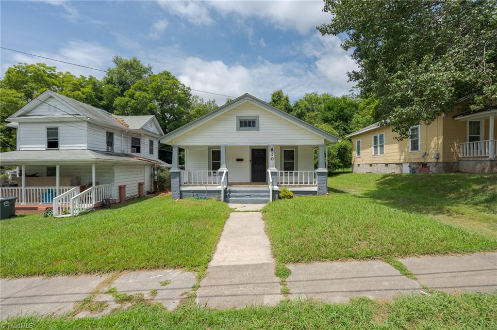 Photo 5 of 38 of 810 Dillard Street house