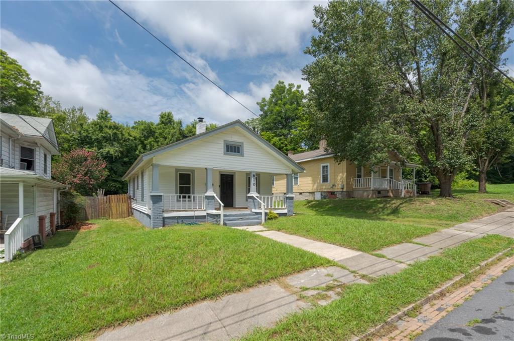 Photo 8 of 38 of 810 Dillard Street house