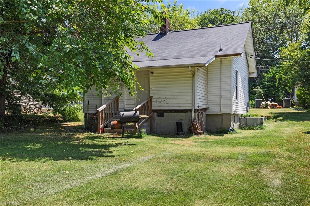 Photo 5 of 6 of 1010 Cranbrook Street house