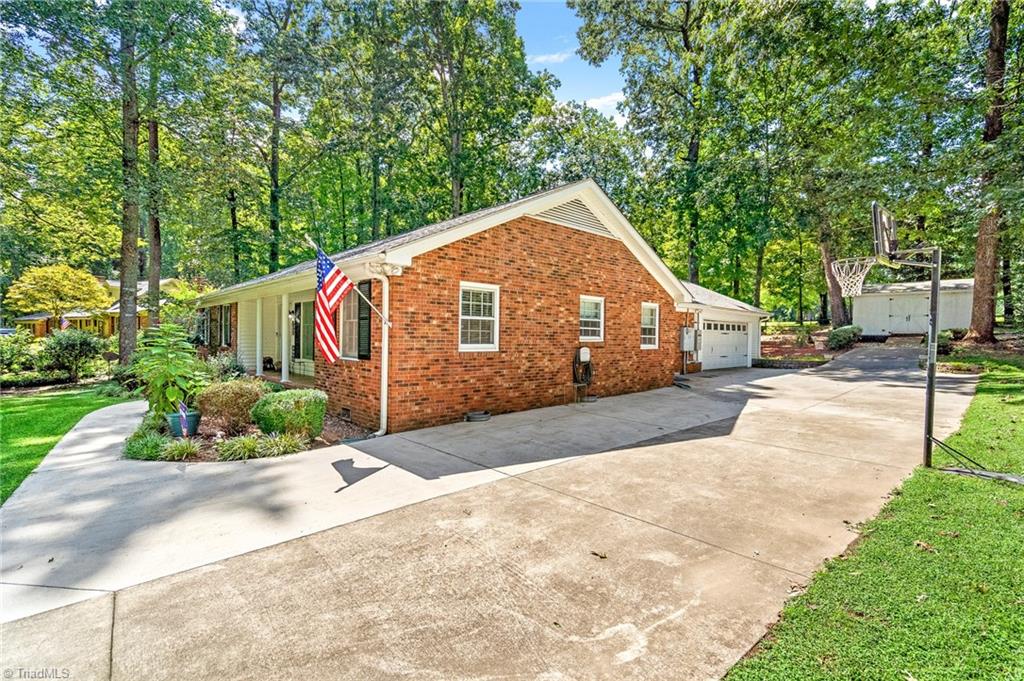 Photo 34 of 41 of 4904 Forest Oaks Drive house