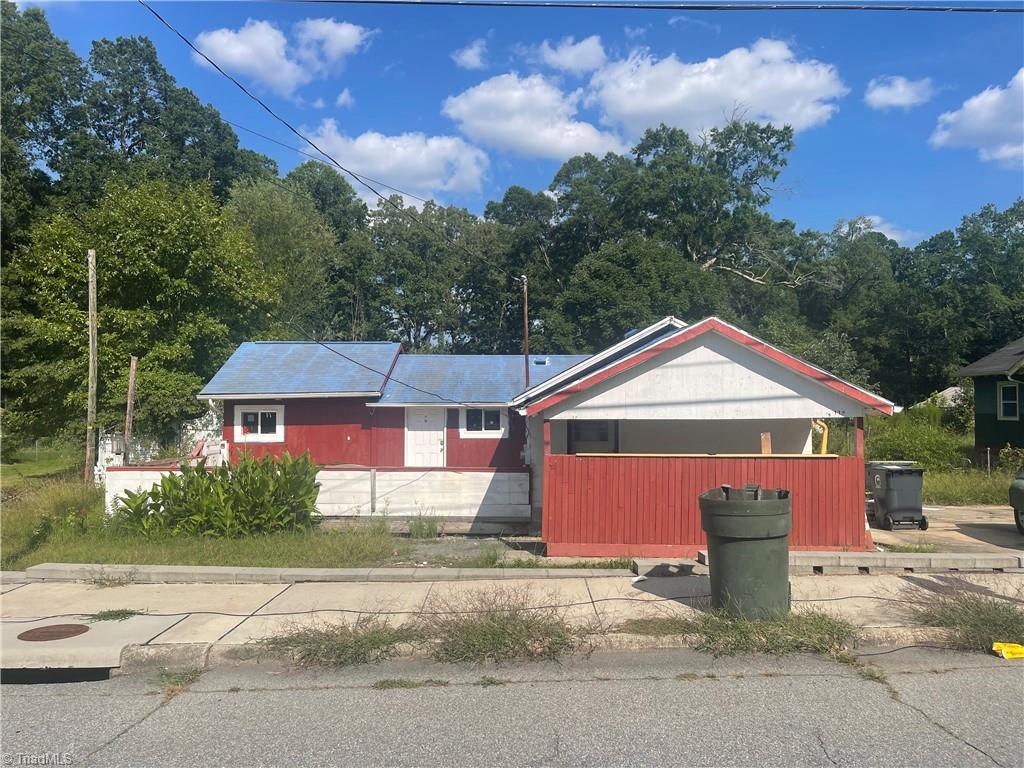 Photo 1 of 2 of 1112 N English Street house