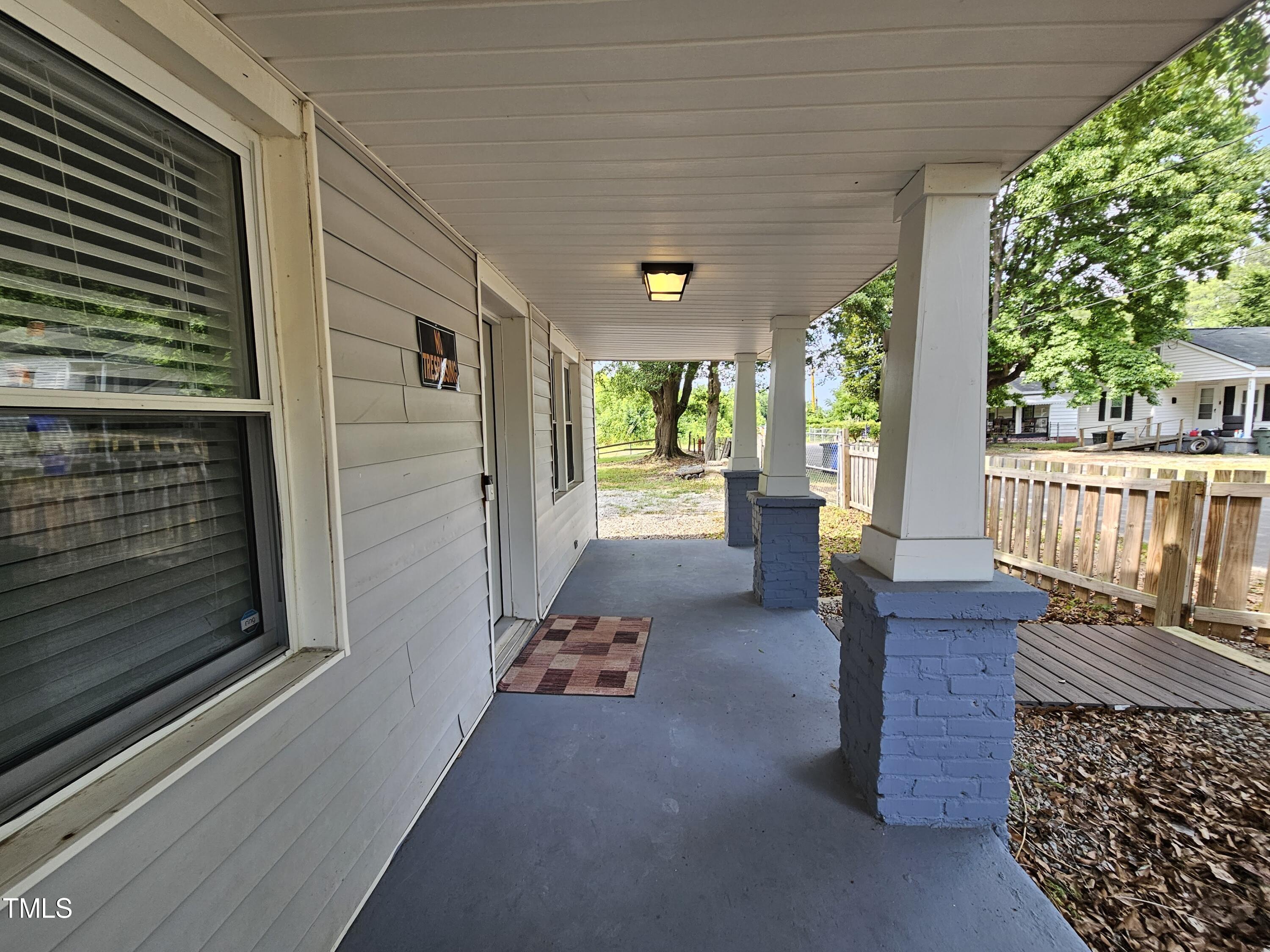 Photo 2 of 28 of 206 Stutz Street house