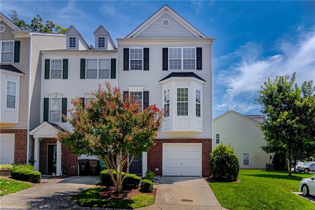 Photo 1 of 31 of 3930 Tarrant Trace Circle townhome