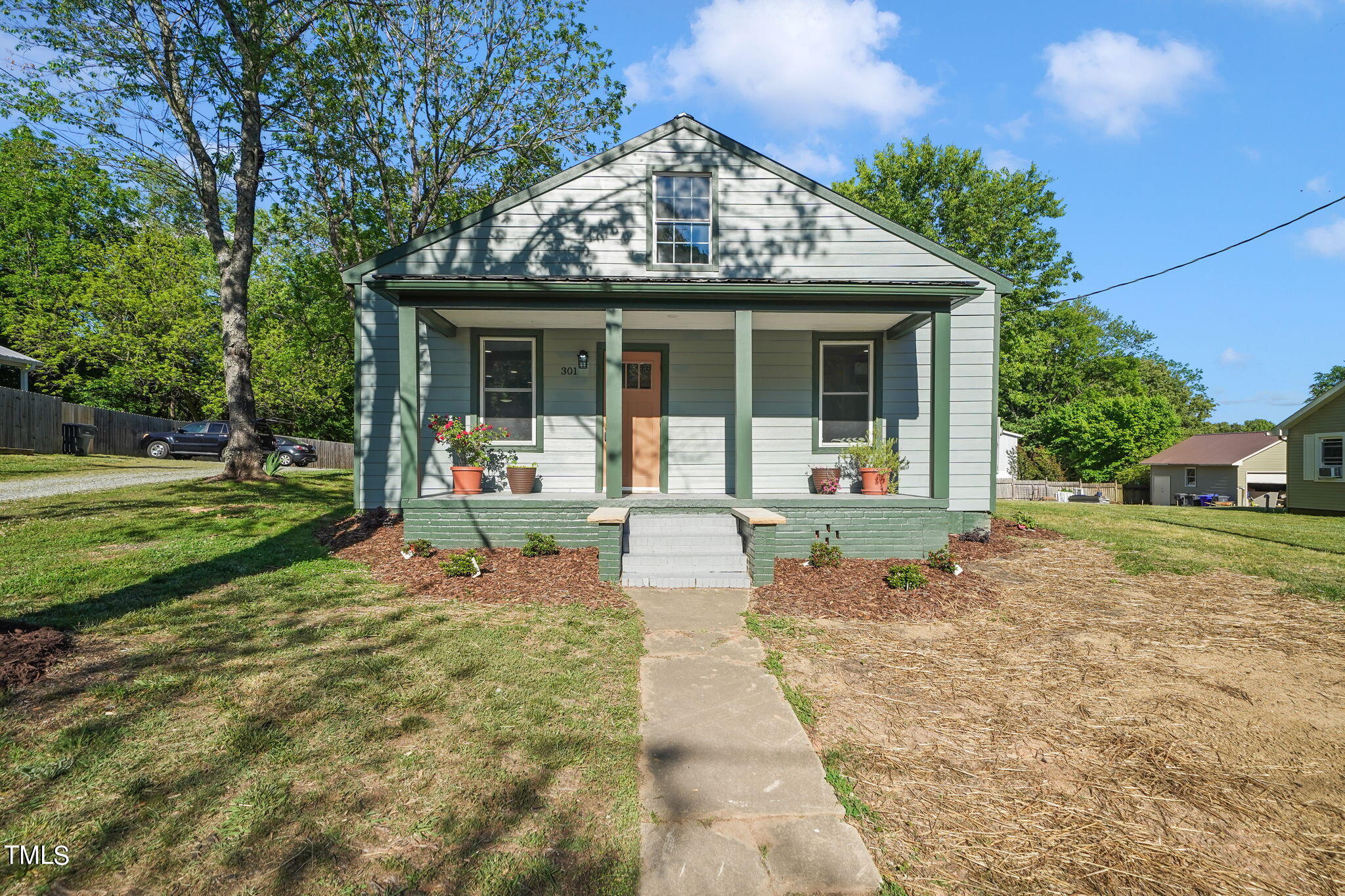 Photo 1 of 40 of 301 W Hill Avenue S house