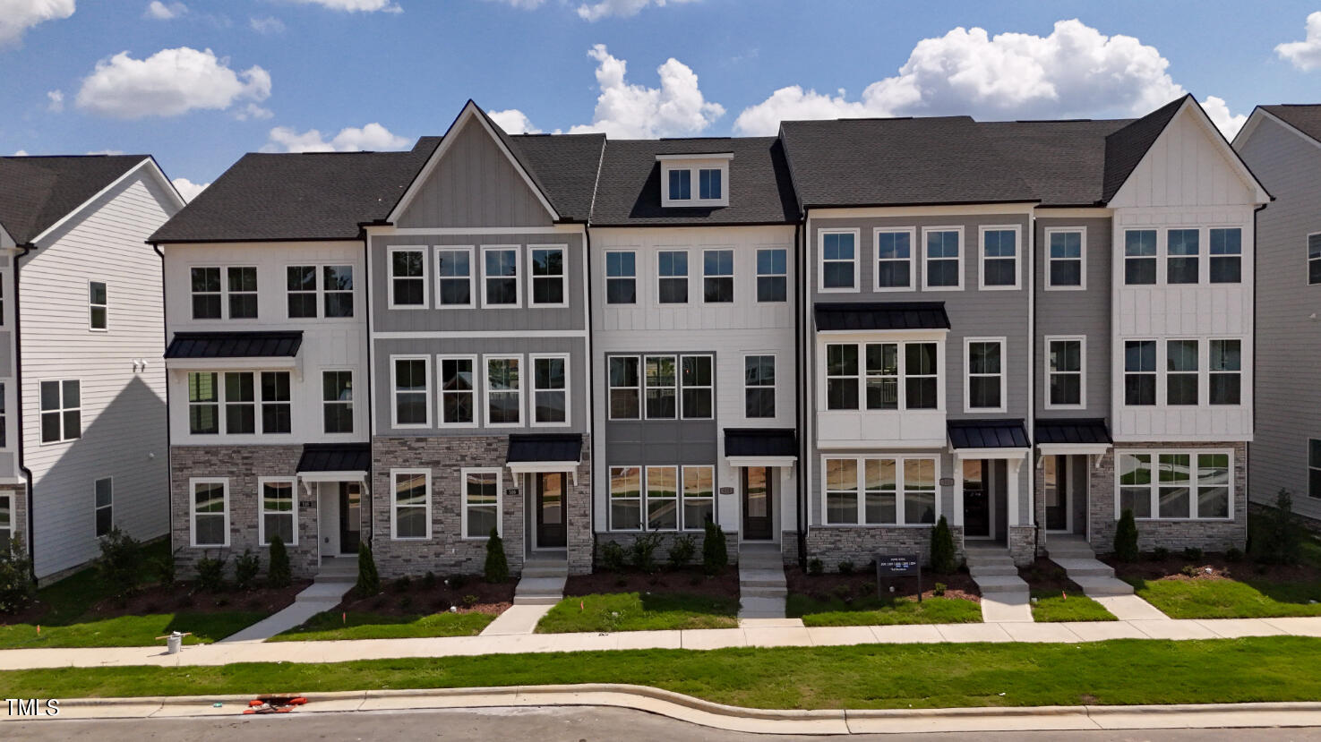 Photo 1 of 11 of 516 Billingshurst Way townhome