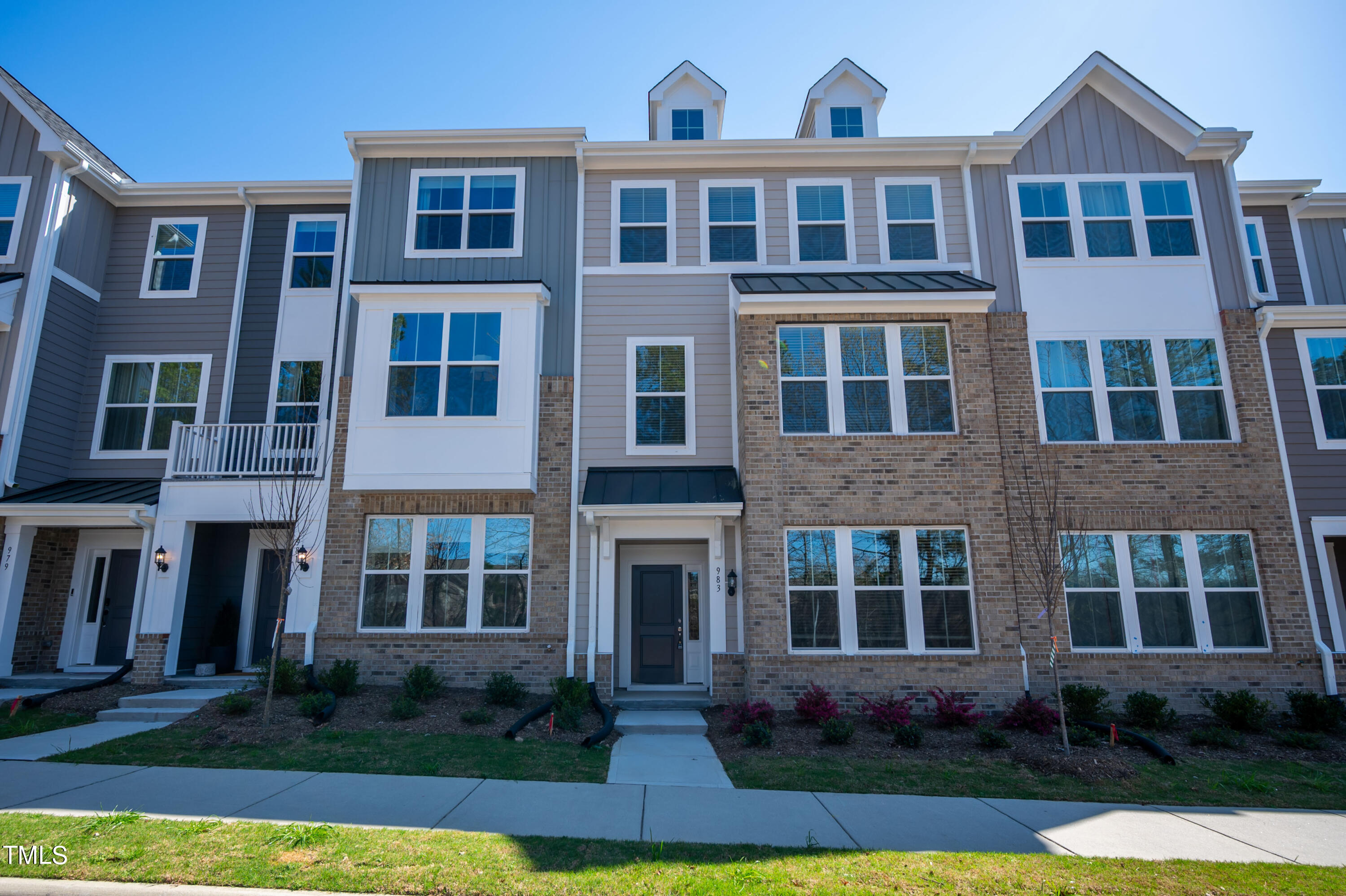 Photo 1 of 25 of 983 Parkstone Towne Boulevard townhome