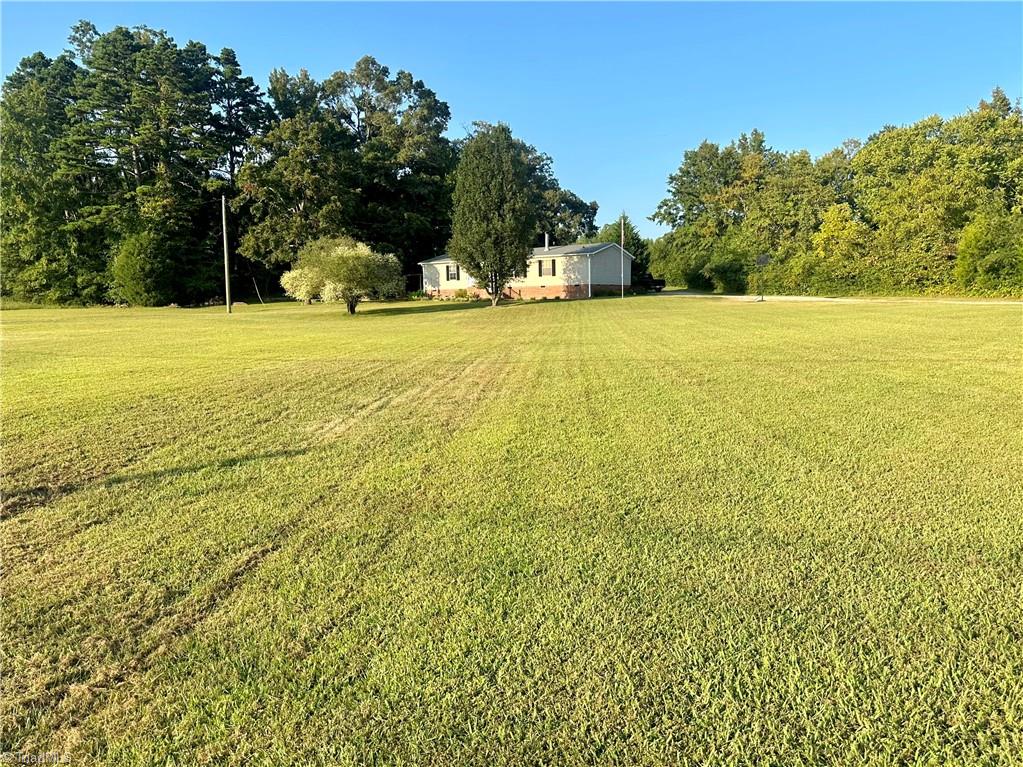 Photo 4 of 12 of 11829 Linwood Southmont Road mobile home