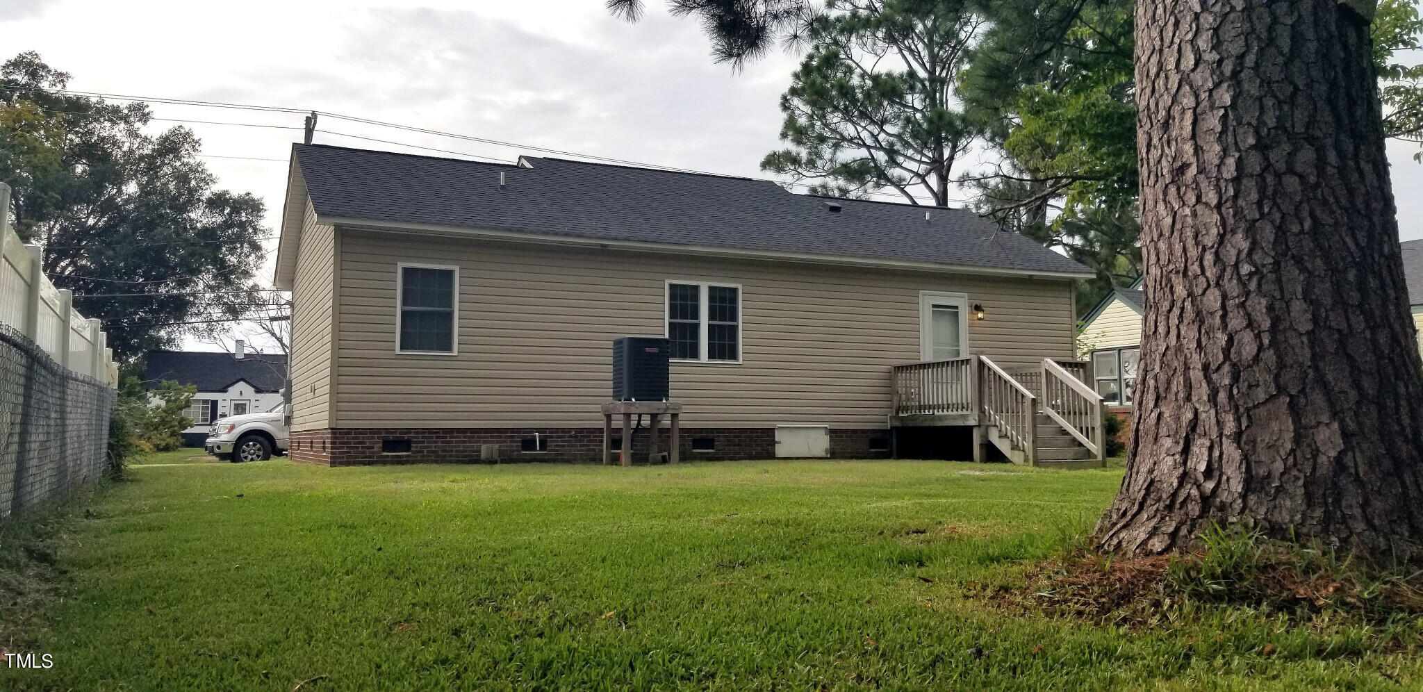 Photo 5 of 36 of 514 Godwin Avenue house