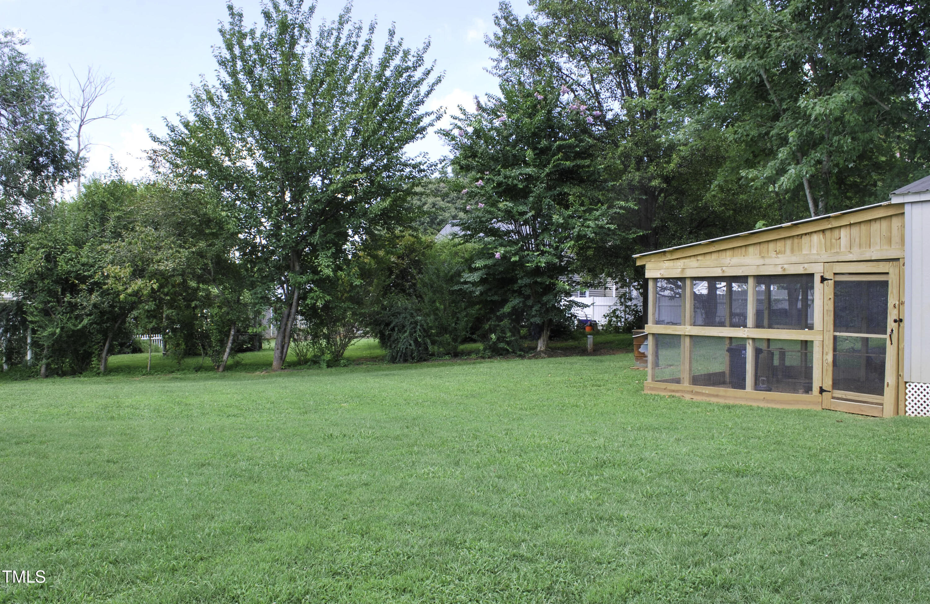 Photo 17 of 22 of 102 W Forrestwood Drive house