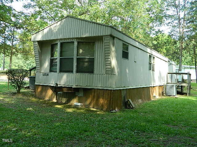 Photo 18 of 26 of 2531 Nc 87 mobile home