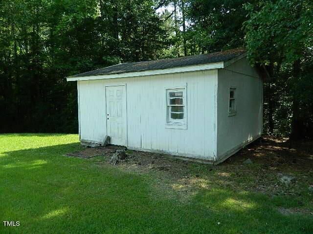 Photo 5 of 26 of 2531 Nc 87 mobile home