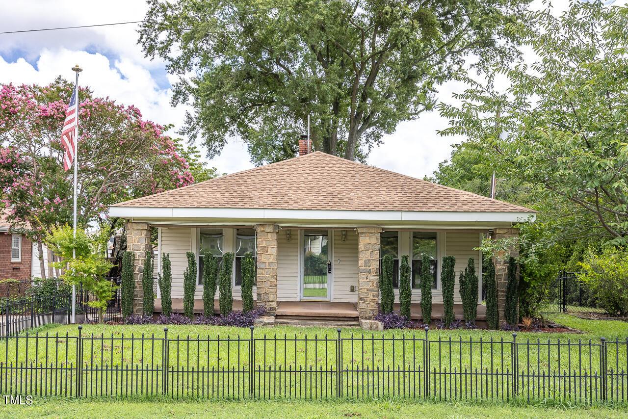 Photo 2 of 43 of 200 Grand Avenue house