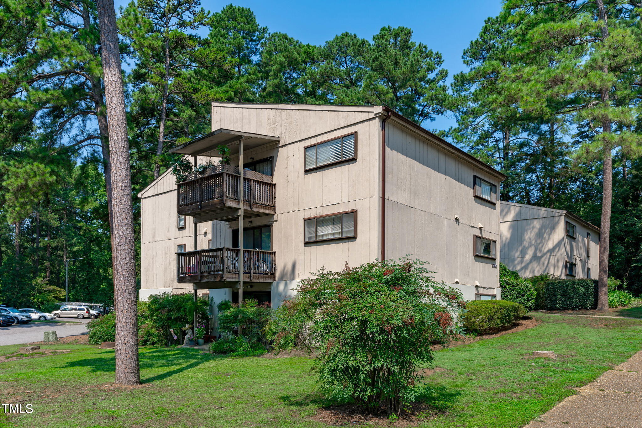 Photo 19 of 25 of 533 Pine Ridge Place condo