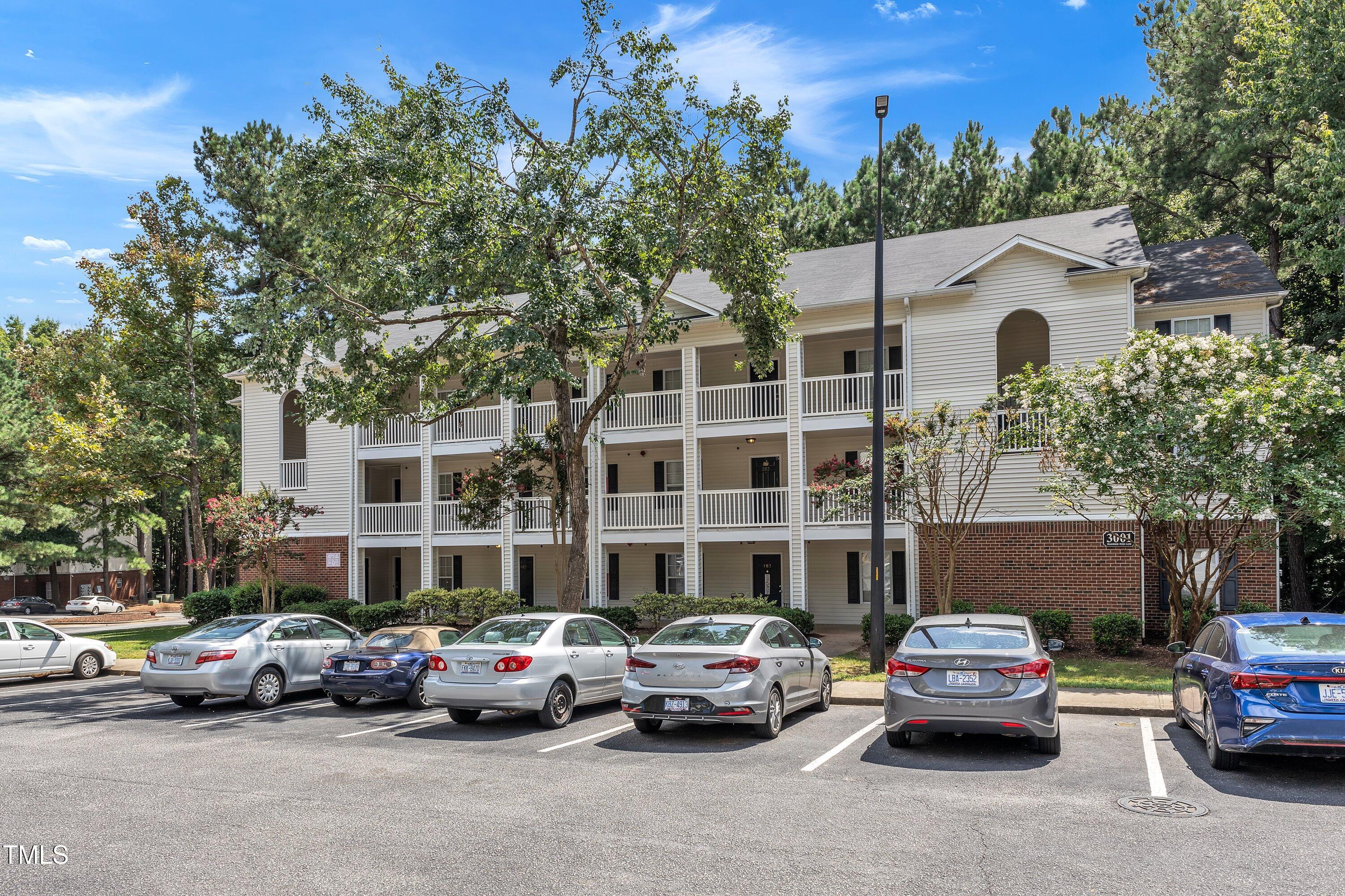 Photo 1 of 33 of 3001 Trailwood Pines Lane condo