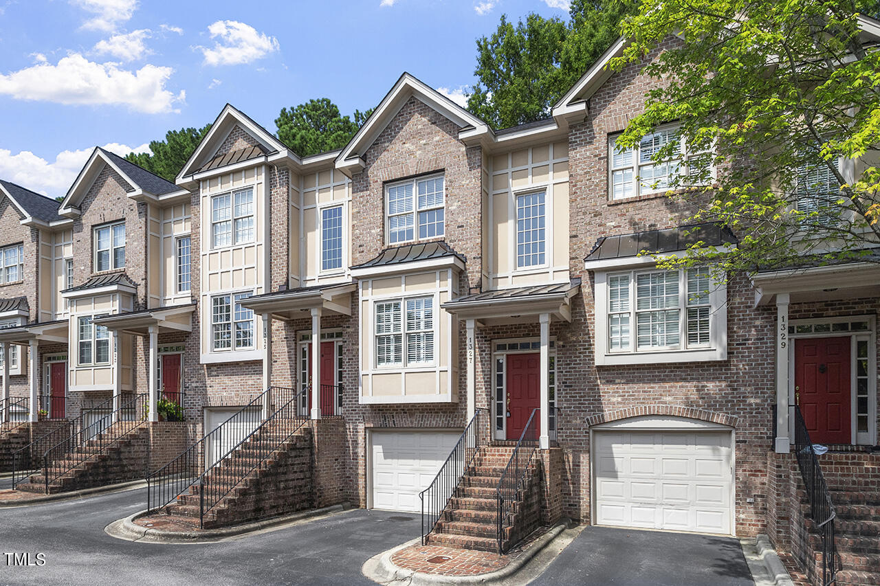 Photo 3 of 26 of 1327 Cameron View Court townhome