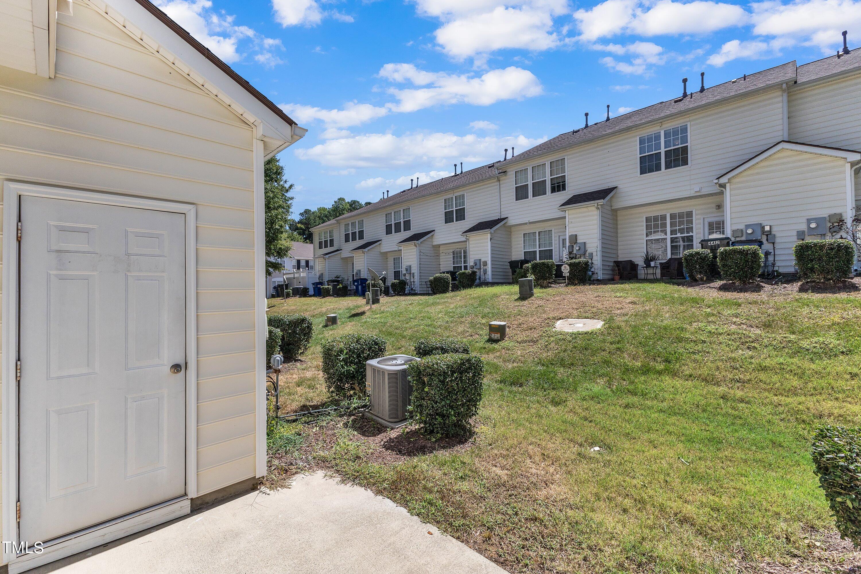 Photo 5 of 42 of 5204 Moonview Court townhome