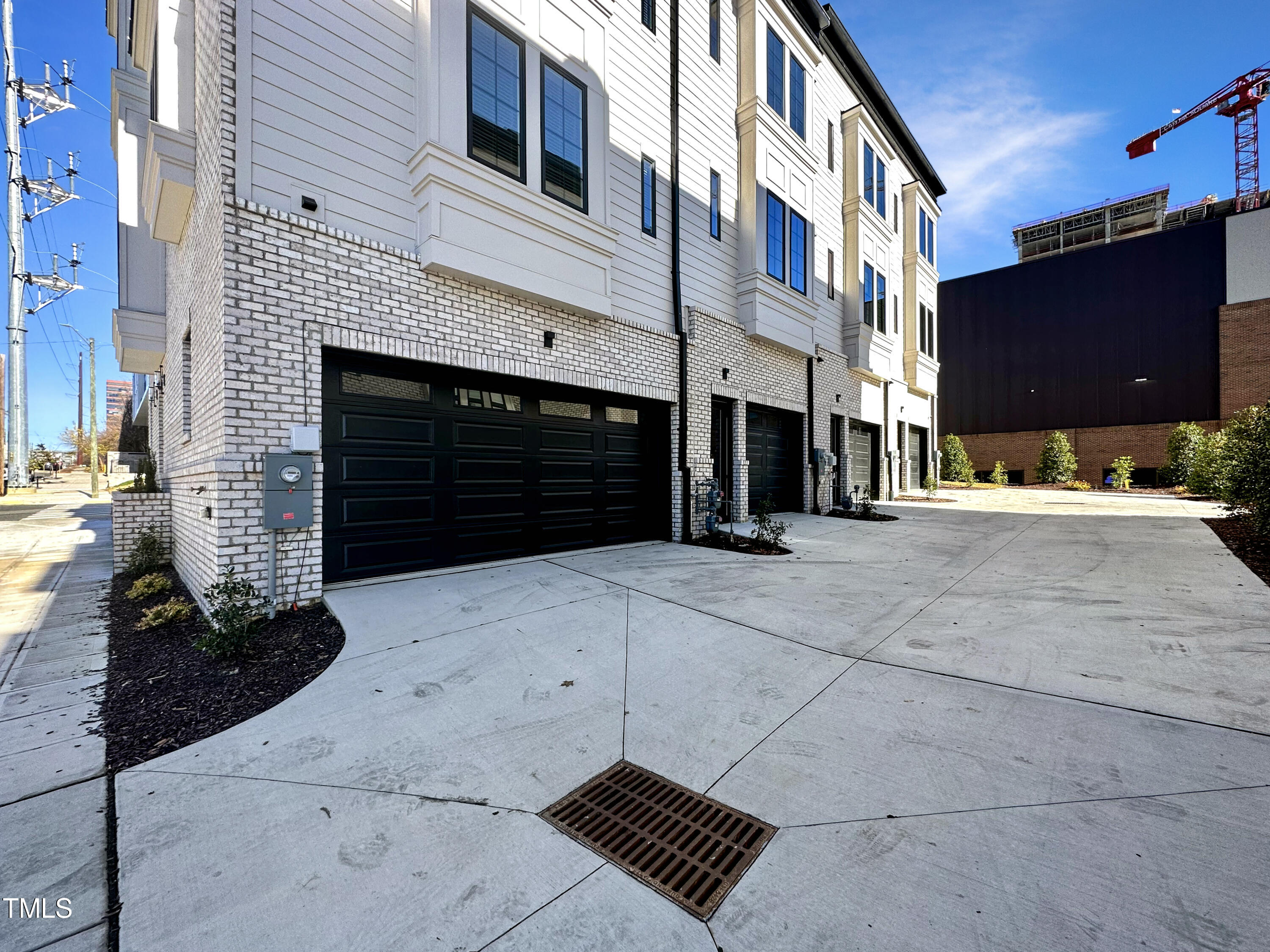 Photo 3 of 31 of 413 W Lenoir Street townhome