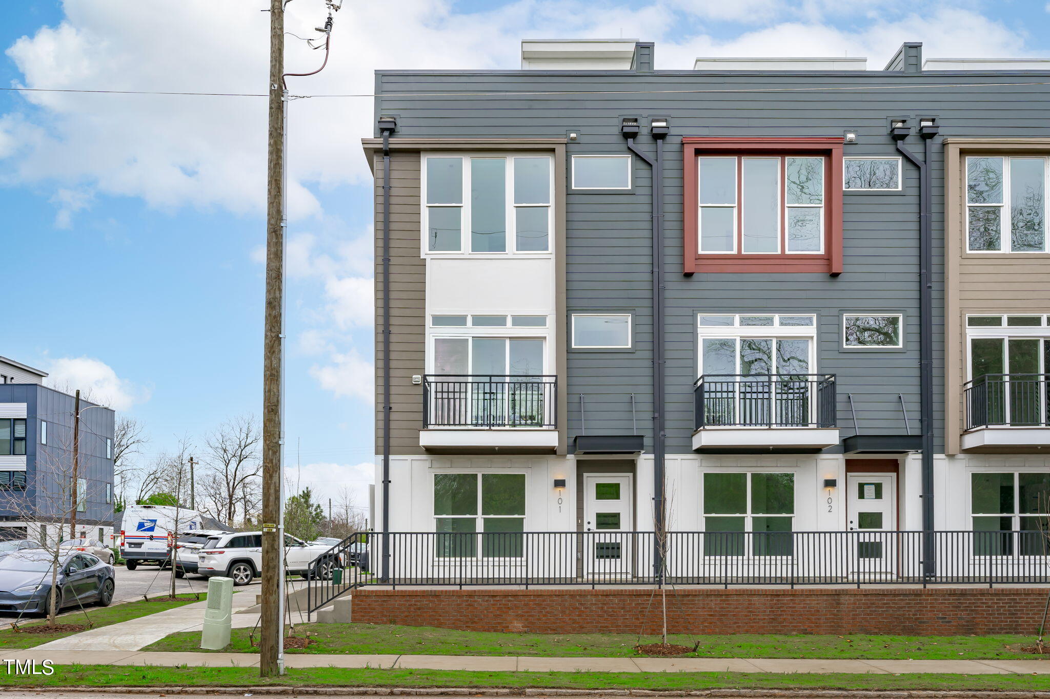 Photo 3 of 41 of 2 Seawell Avenue 101 townhome