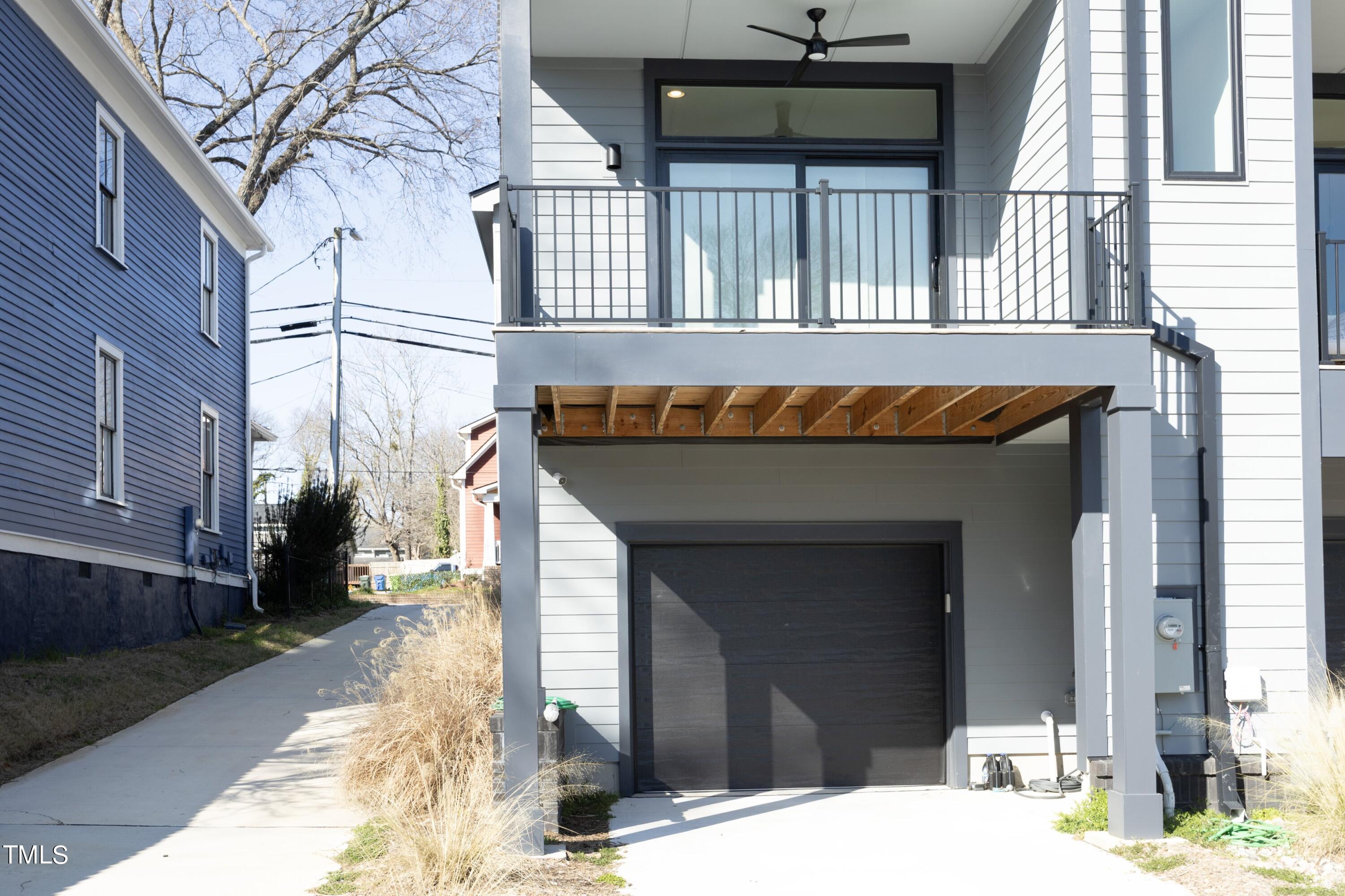 Photo 4 of 36 of 706 E Hargett Street townhome