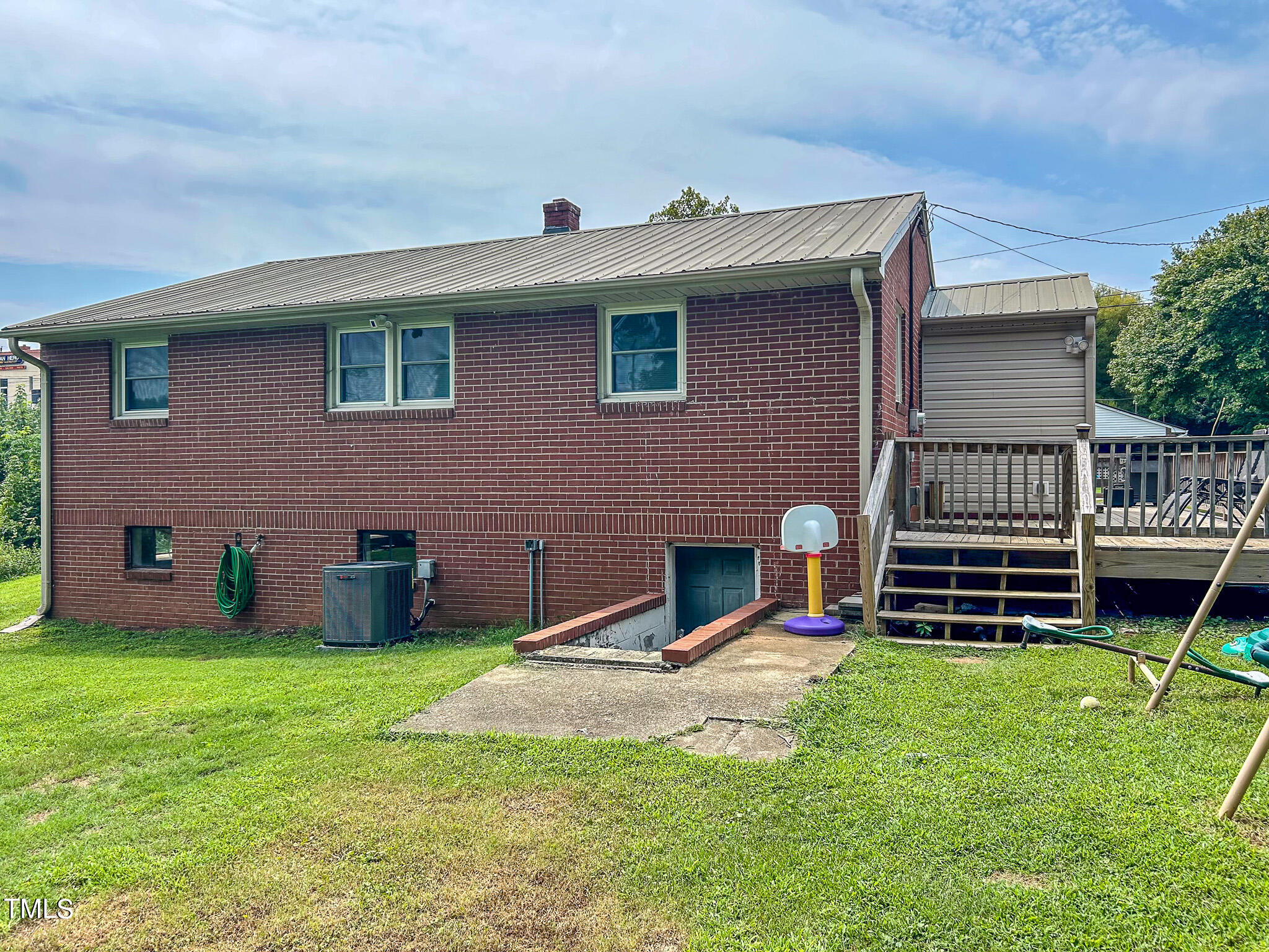 Photo 5 of 35 of 214 Clayton Avenue house