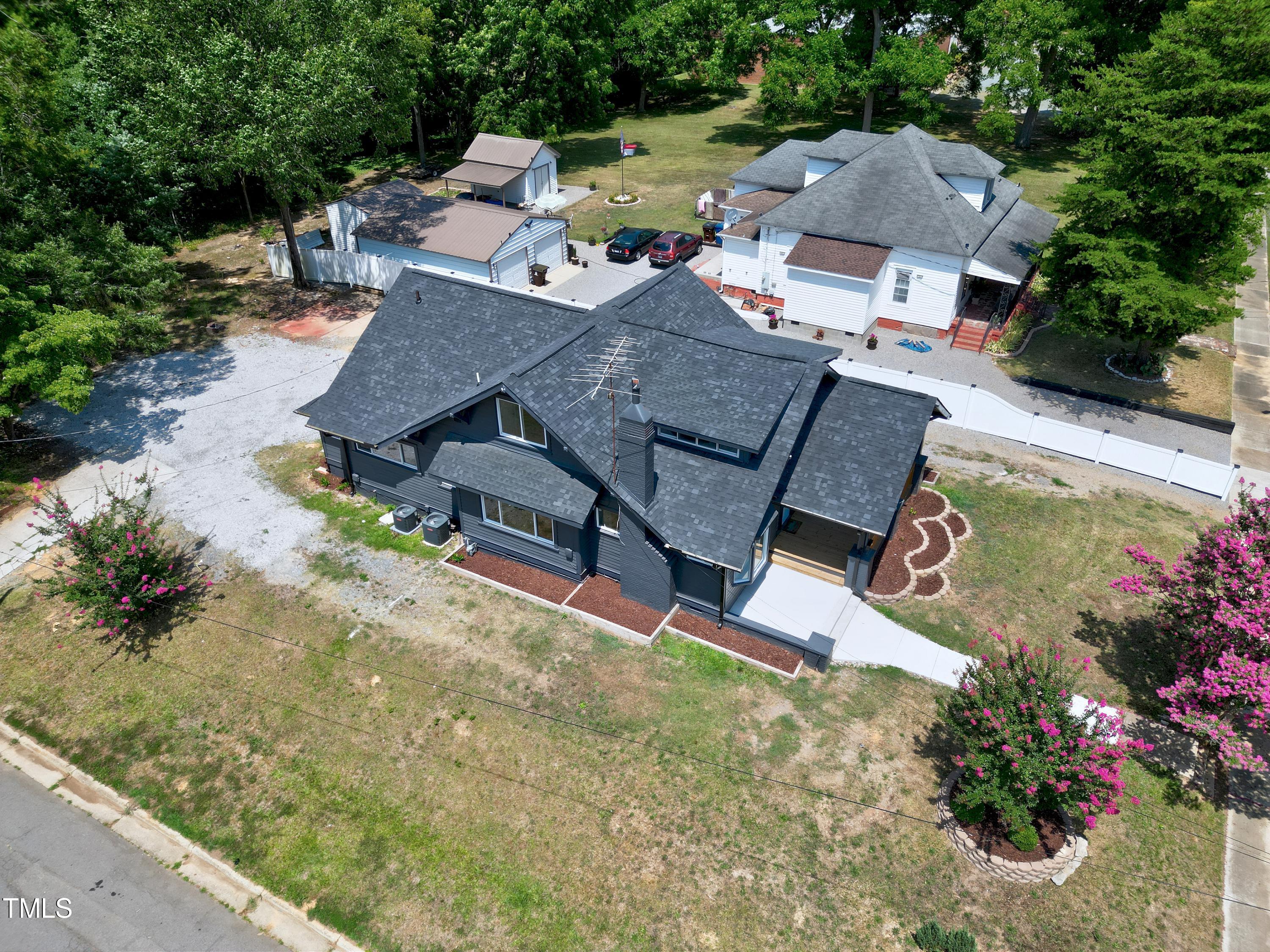 Photo 4 of 65 of 221 Charlotte Avenue house