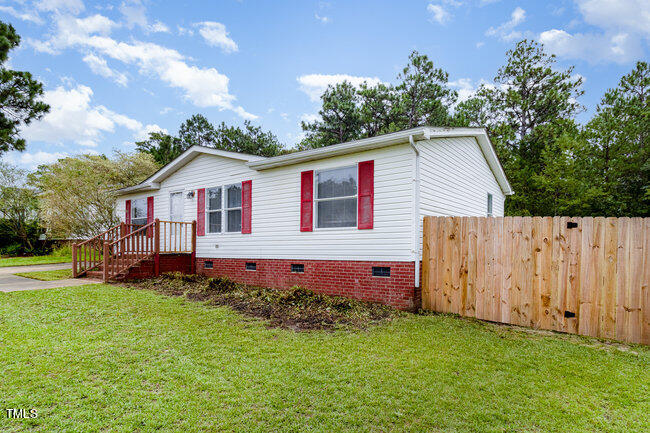 Photo 3 of 31 of 437 W Northpoint Road mobile home