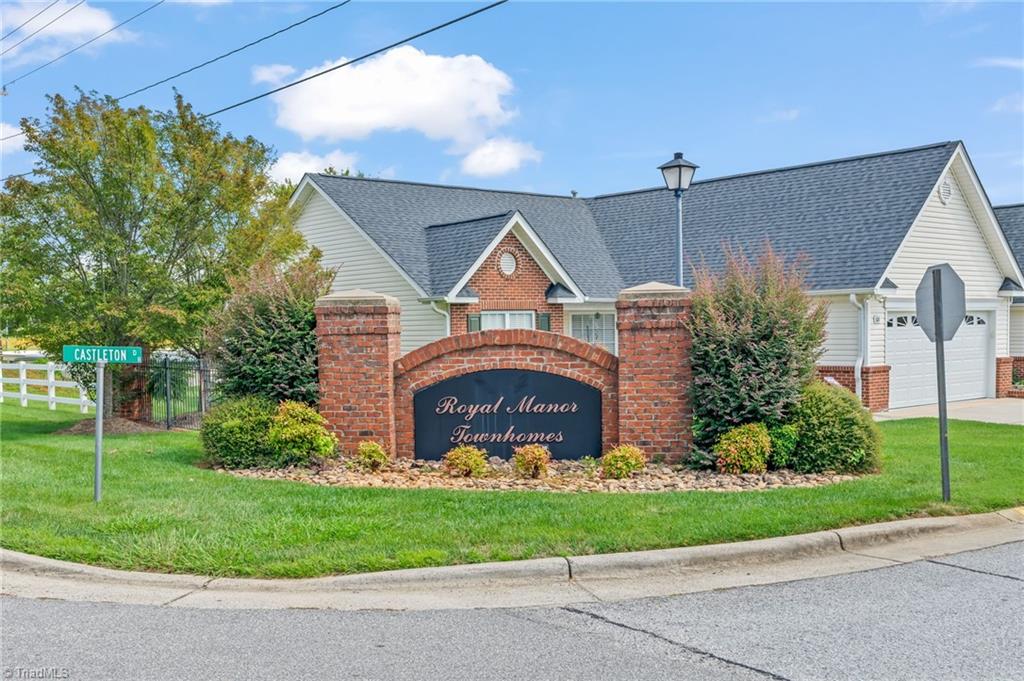 Photo 3 of 41 of 115 Castleton Drive townhome