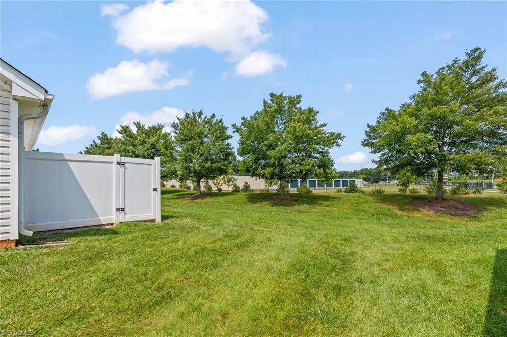 Photo 33 of 41 of 115 Castleton Drive townhome