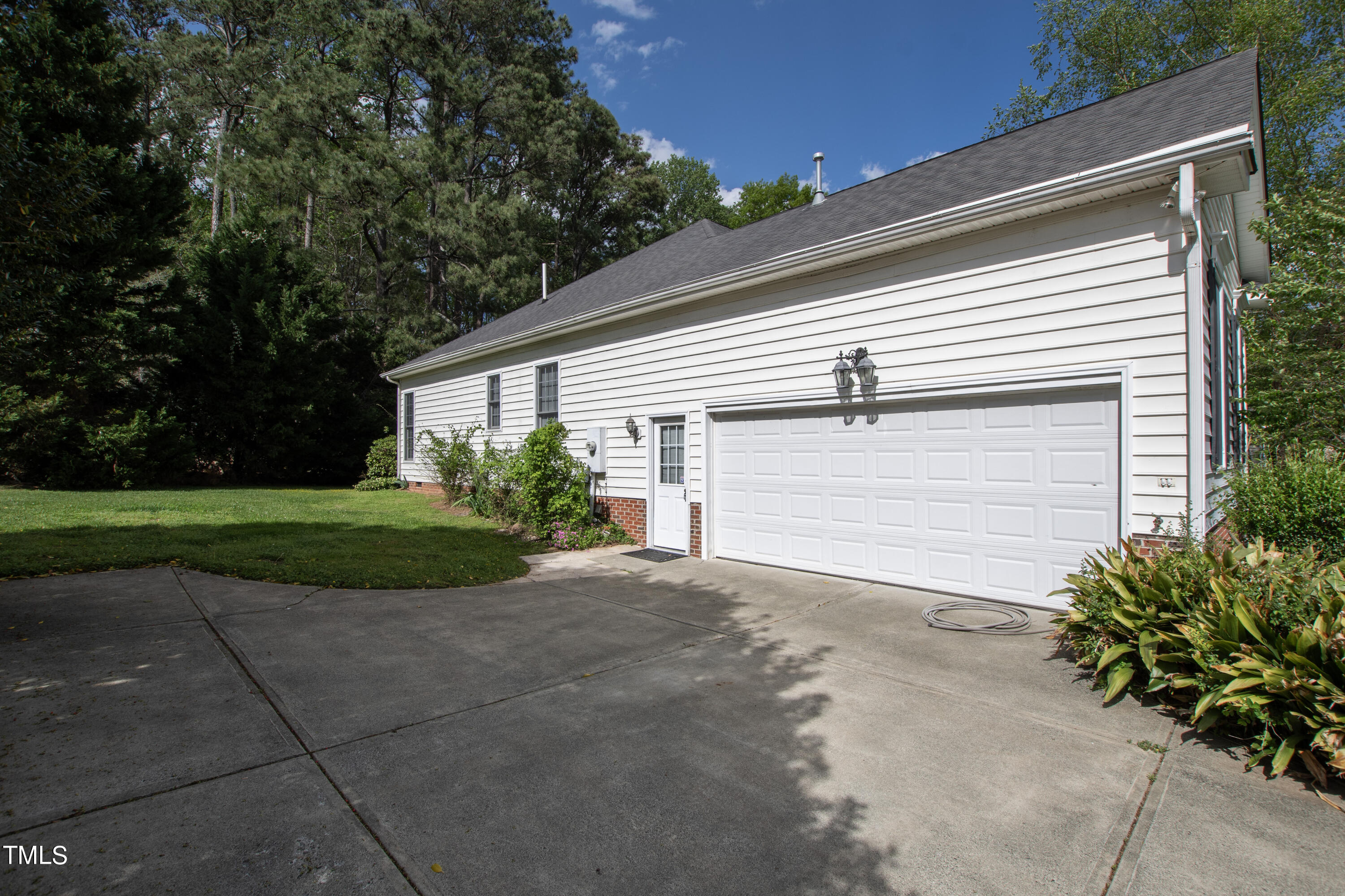 Photo 4 of 28 of 805 Ledgerock Road house