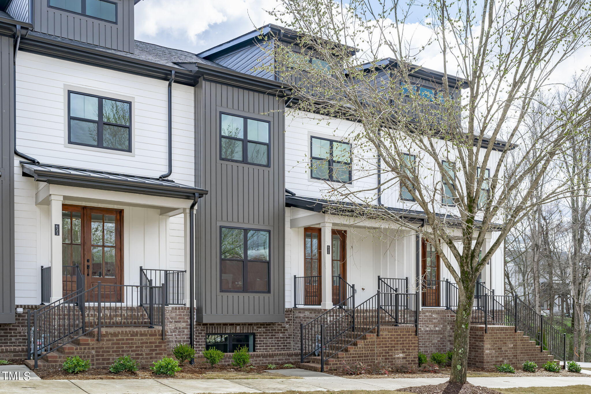 Photo 1 of 52 of 607 S Franklin Street townhome