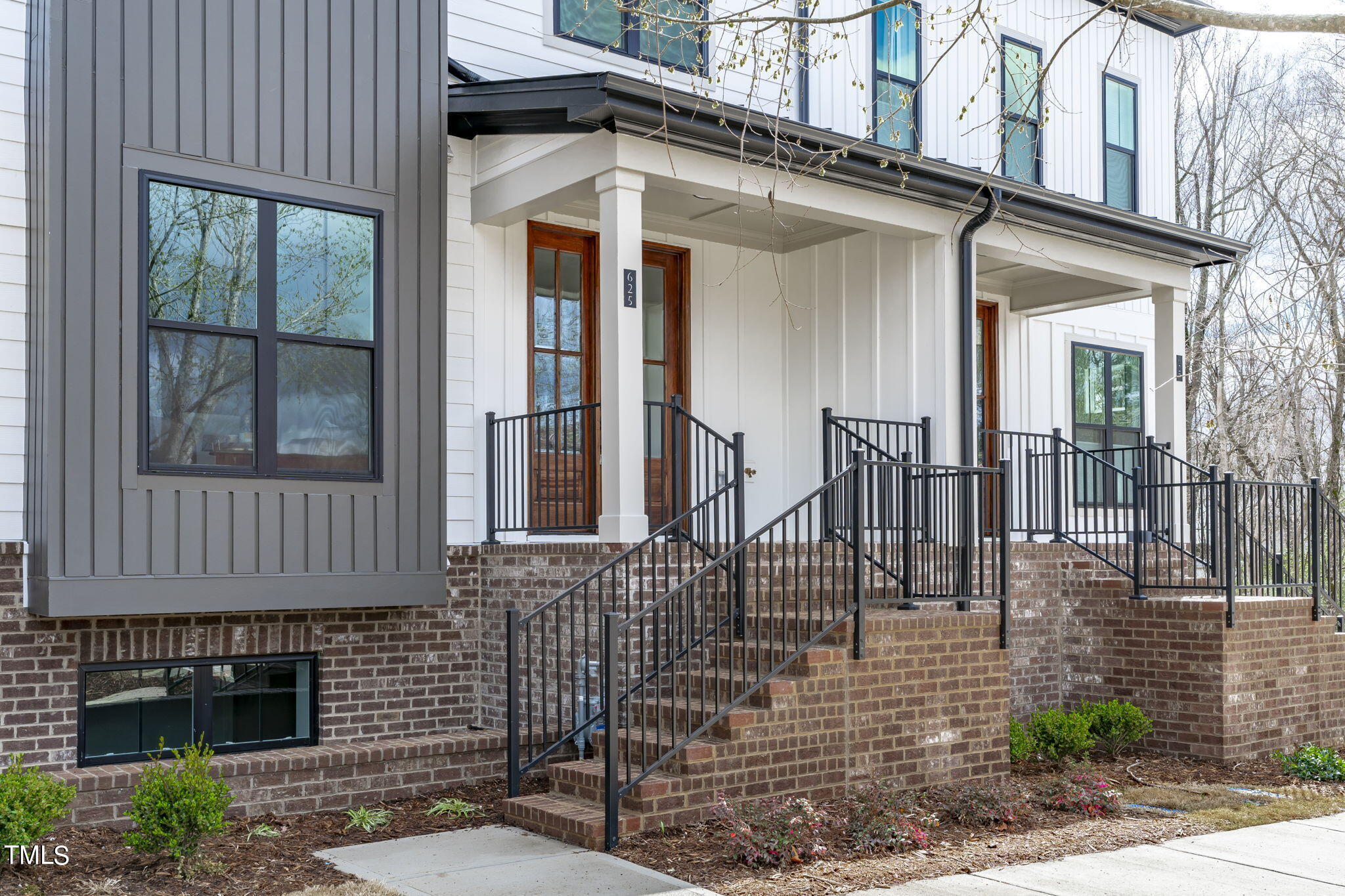 Photo 4 of 52 of 607 S Franklin Street townhome