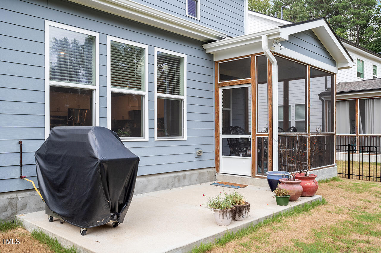 Photo 8 of 76 of 236 Woodstaff Avenue house