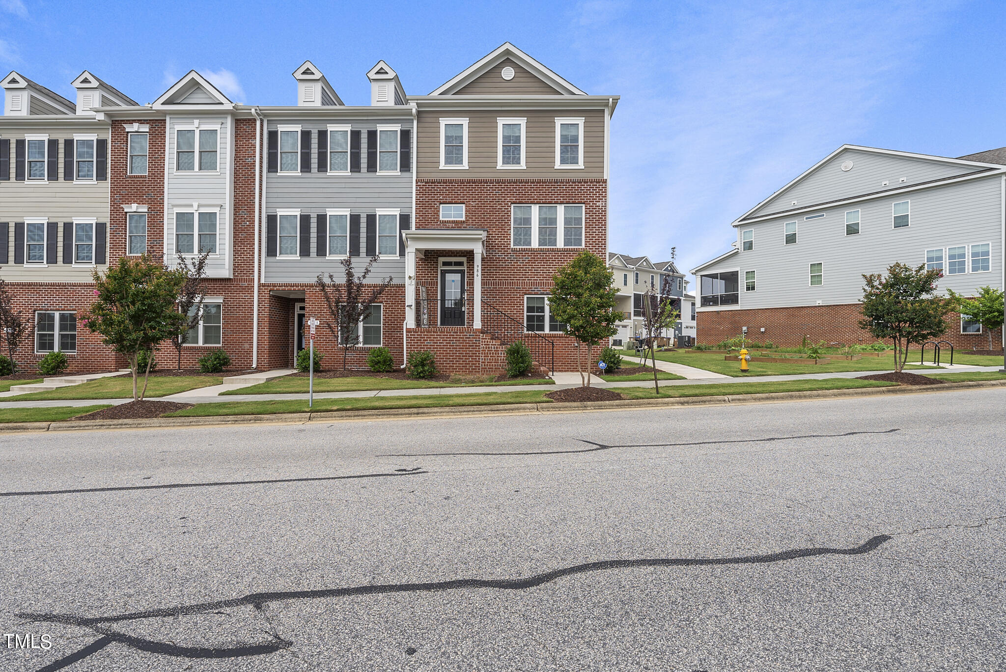 Photo 3 of 42 of 986 Gateway Commons Circle townhome