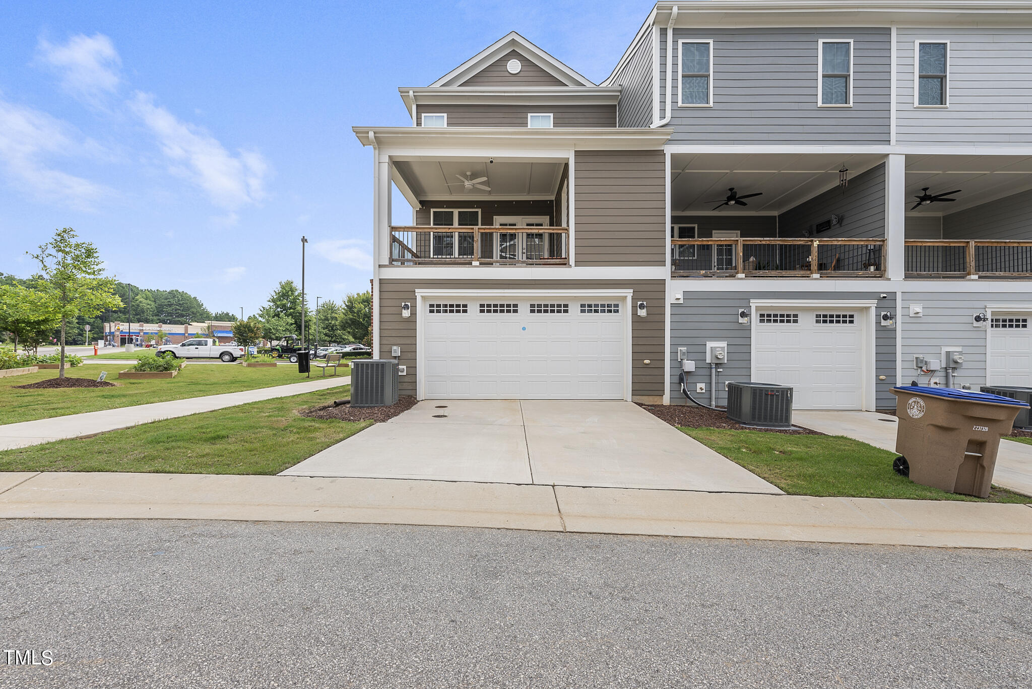 Photo 4 of 42 of 986 Gateway Commons Circle townhome