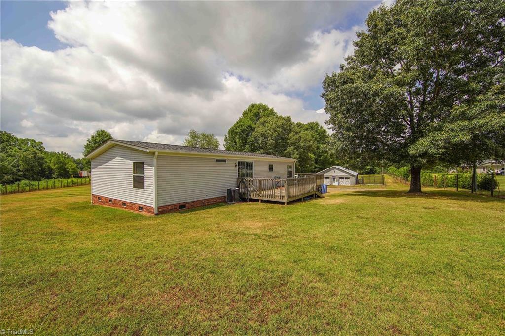 Photo 5 of 21 of 529 Wellhouse Drive mobile home