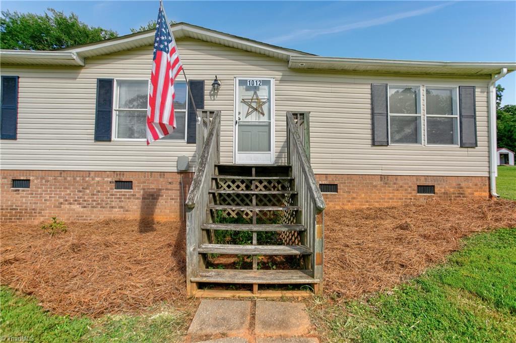 Photo 9 of 42 of 1012 Safehaven Place mobile home