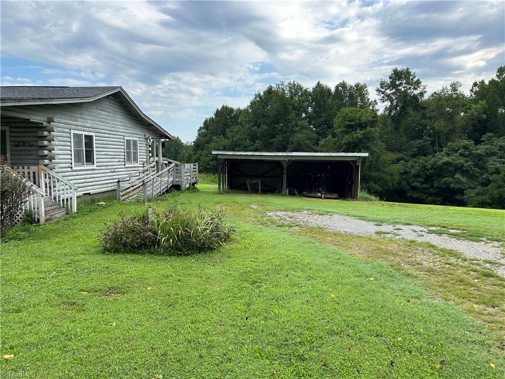 Photo 2 of 5 of 1037 Sues Farm Lane house