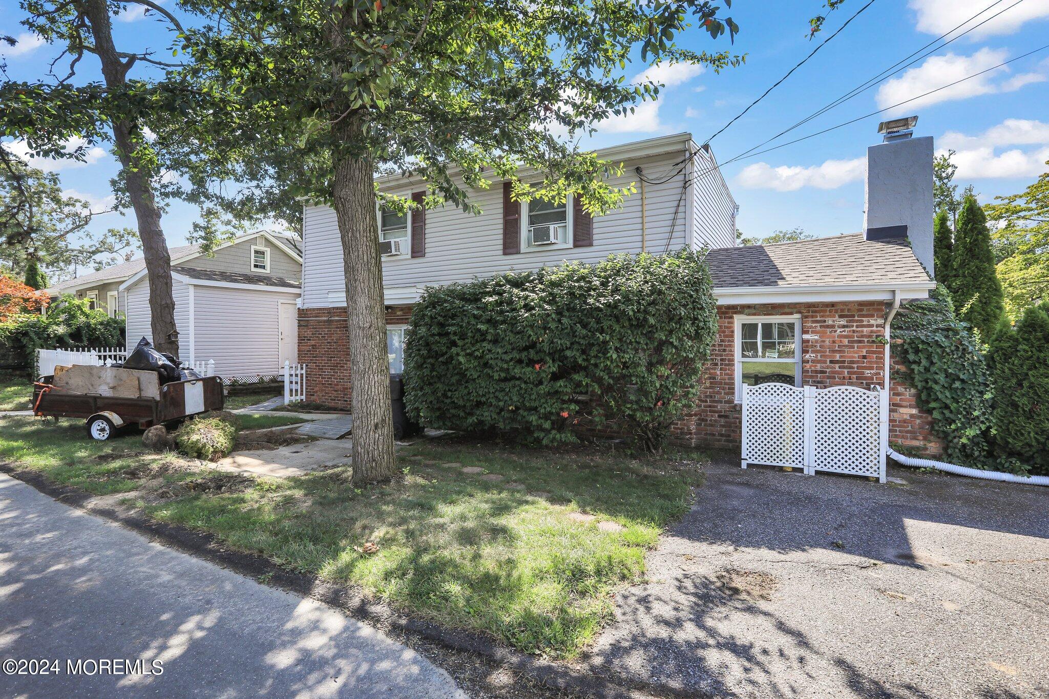 Photo 5 of 19 of 821 Lynnwood Avenue house