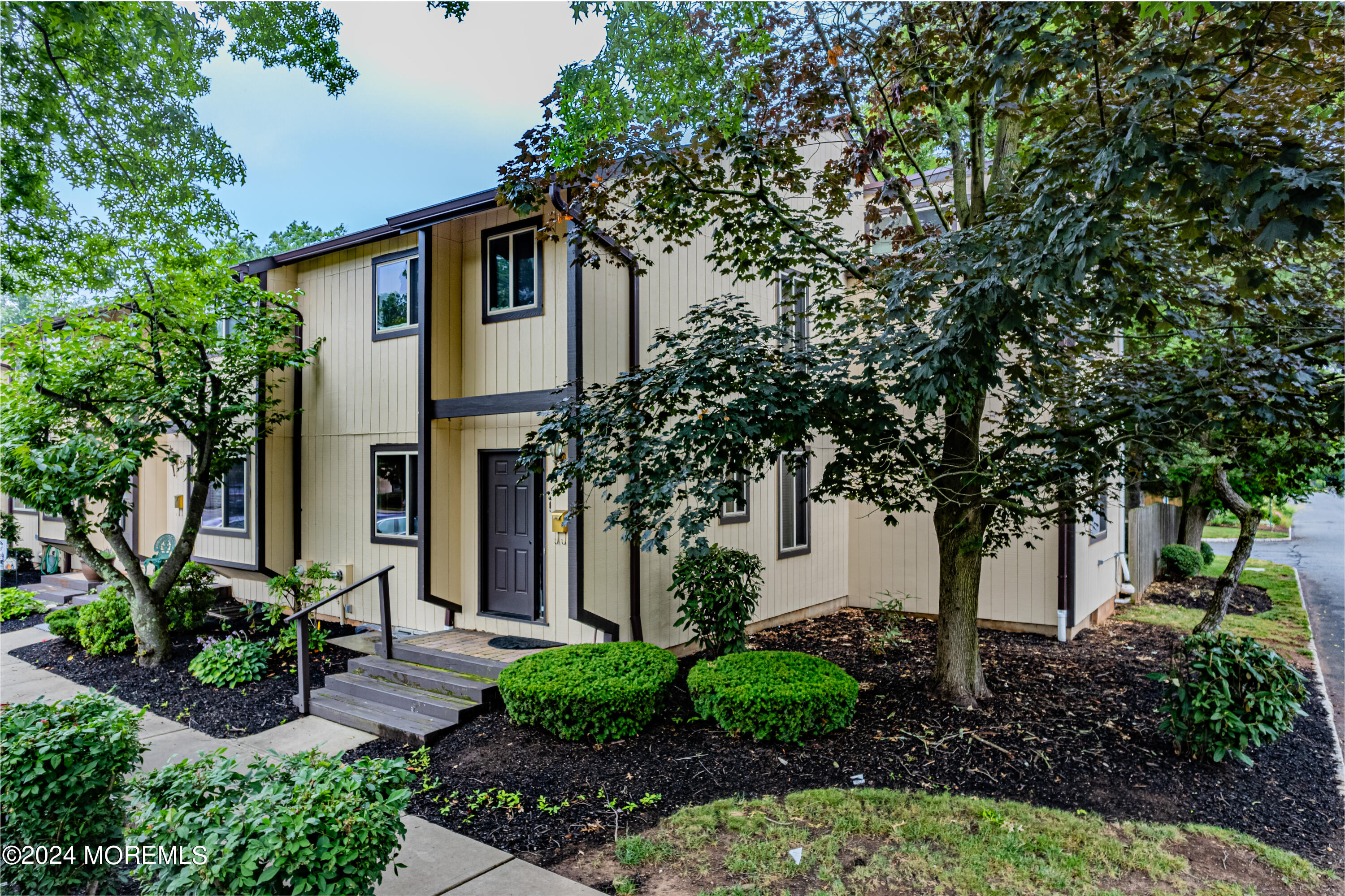 Photo 2 of 44 of 70 Chelsea Way townhome