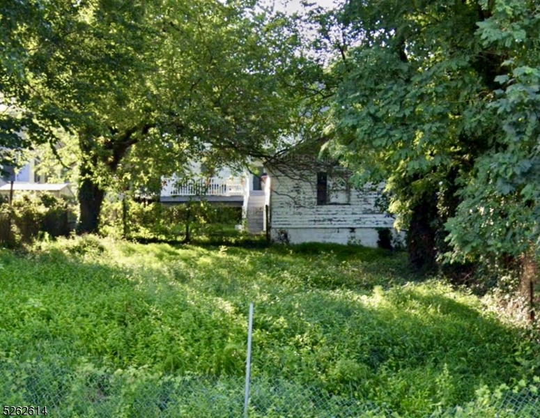 Photo 1 of 2 of 616 Lincoln Ave land