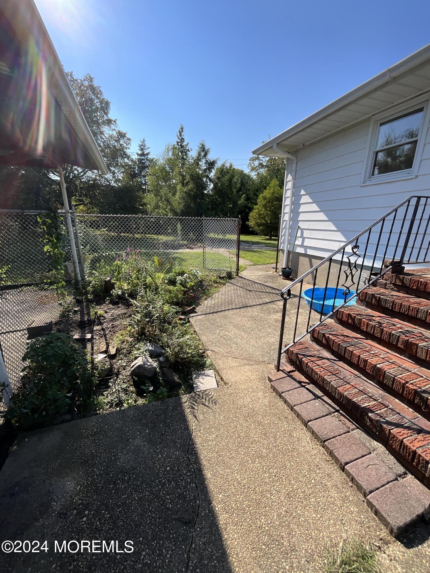 Photo 4 of 19 of 27 Locust Street house