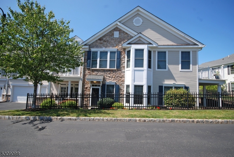 Photo 2 of 11 of 46 Cobble St townhome