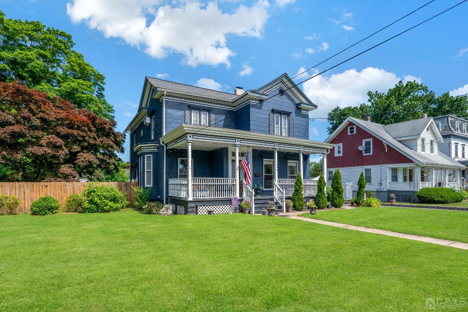 Photo 2 of 26 of 134 Dunellen Avenue house